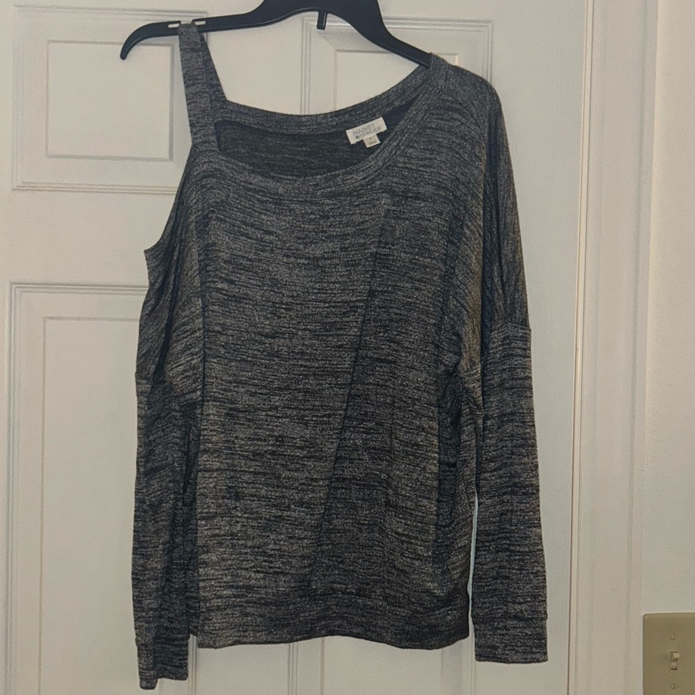 Market & Spruce Mely Single Cold Shoulder Knit Top